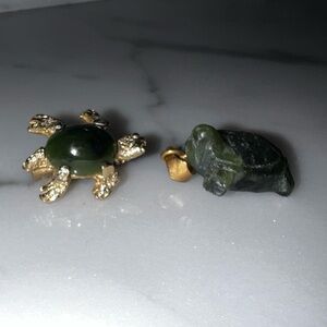 Set of 2 Green Stone Turtle Jewelry Pieces Pin and Necklace Pendant